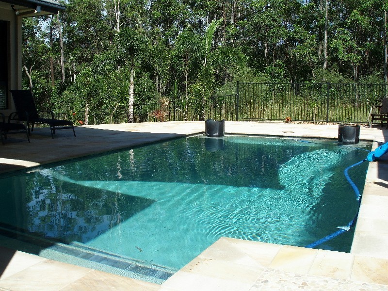 8 Bristol Place, Arundel QLD 4214