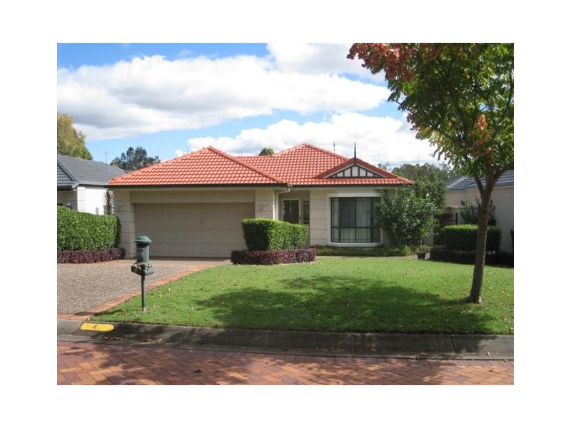 4 Steyning Court, Arundel QLD 4214