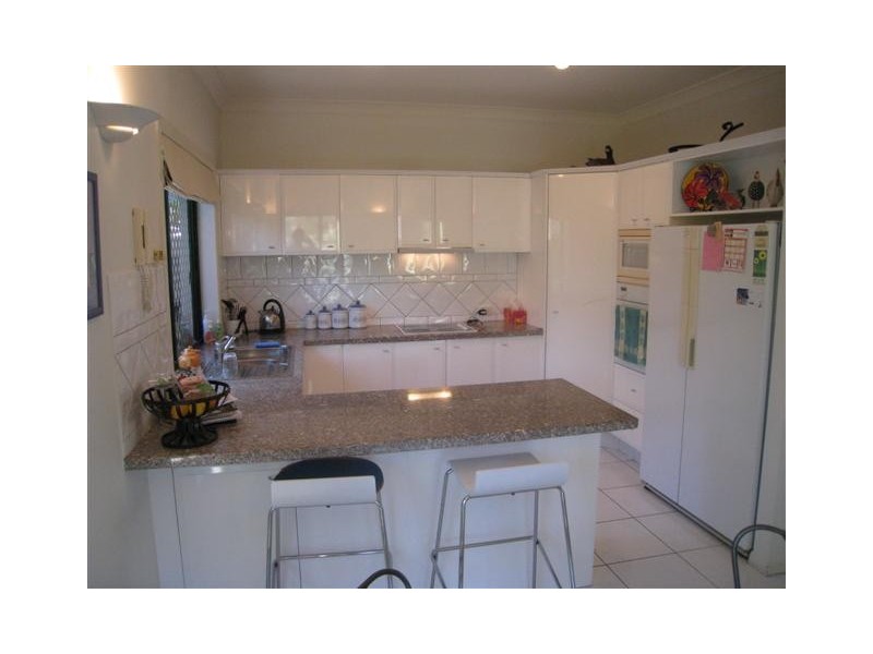 4 Steyning Court, Arundel QLD 4214