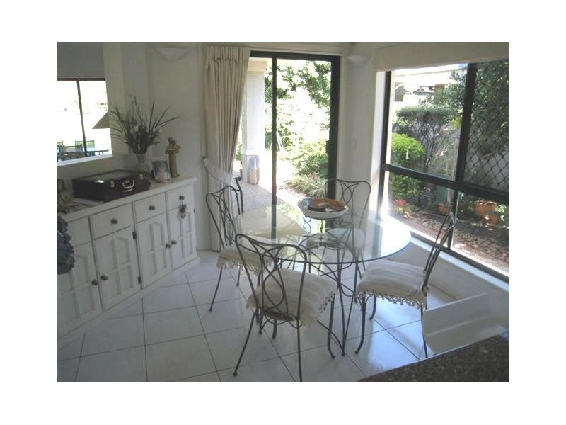 4 Steyning Court, Arundel QLD 4214