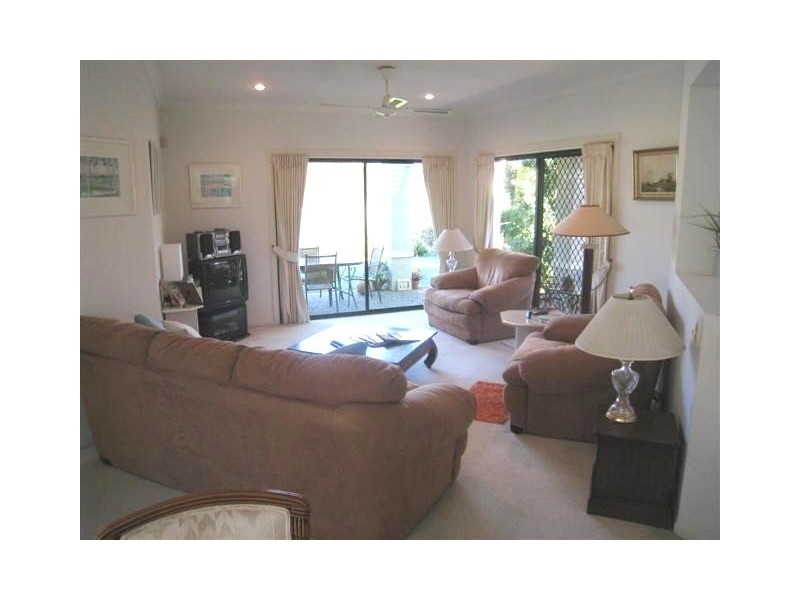 4 Steyning Court, Arundel QLD 4214