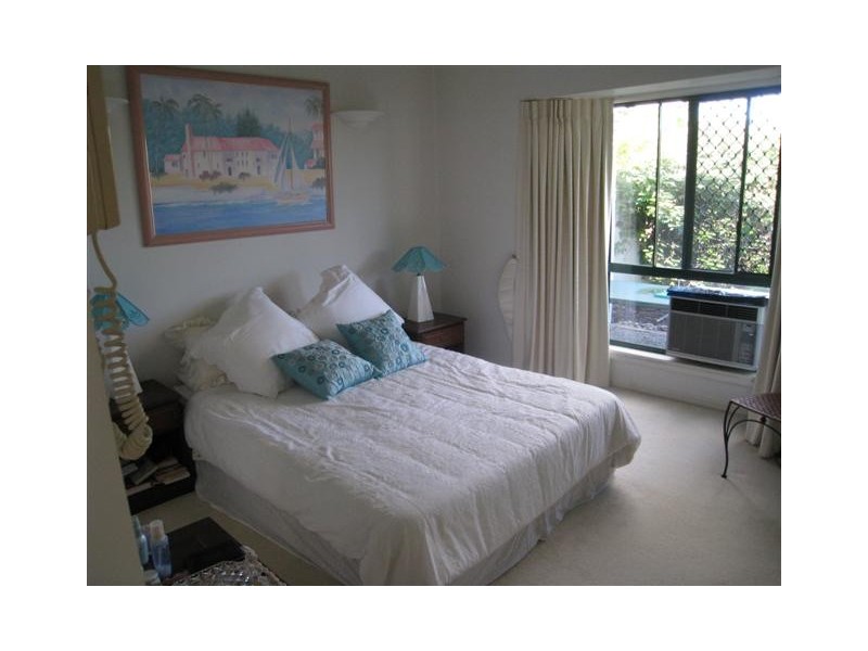 4 Steyning Court, Arundel QLD 4214