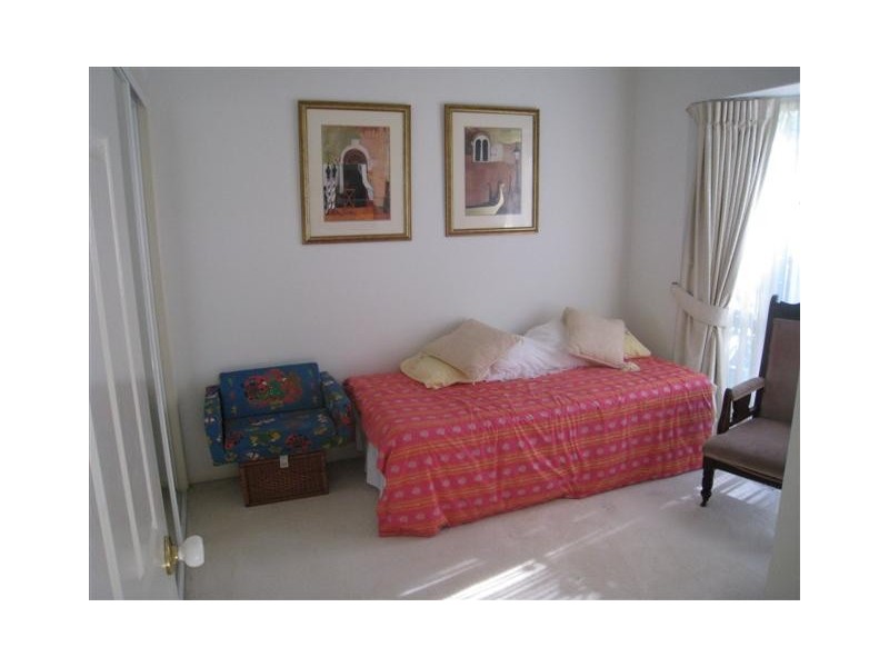 4 Steyning Court, Arundel QLD 4214