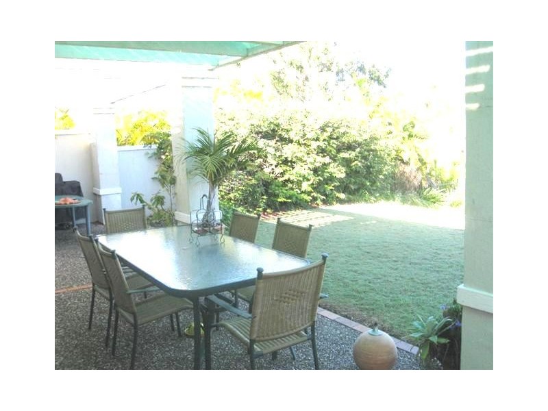 4 Steyning Court, Arundel QLD 4214