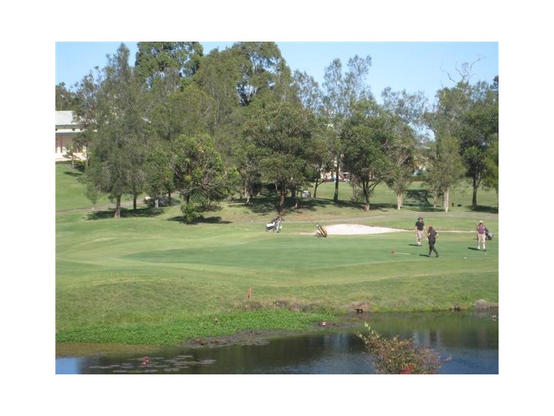 4 Steyning Court, Arundel QLD 4214