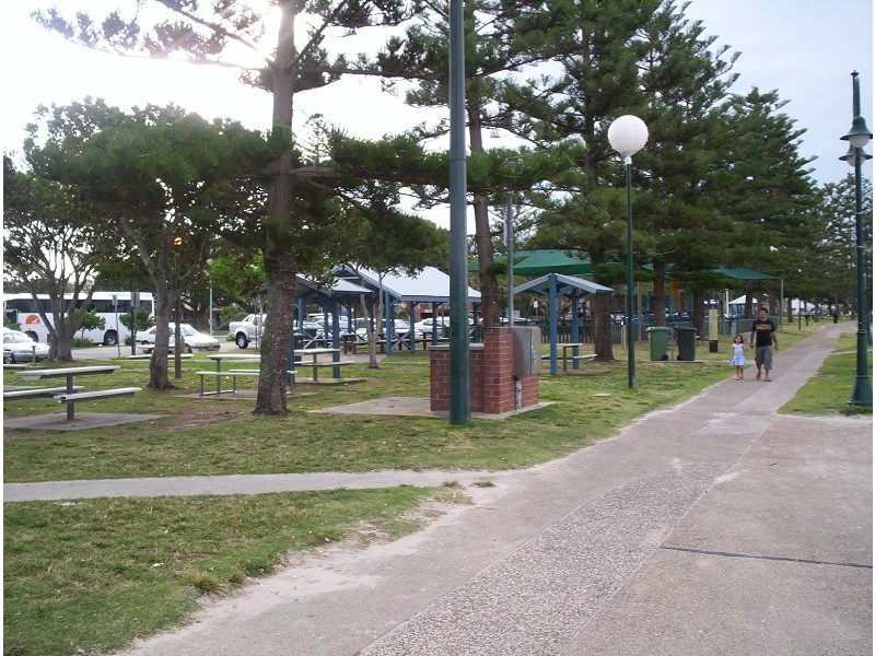 5 Hunter Avenue, Labrador QLD 4215