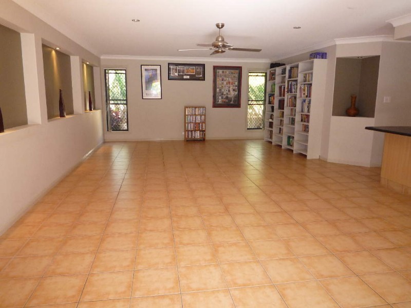 109 Arun Drive, Arundel QLD 4214