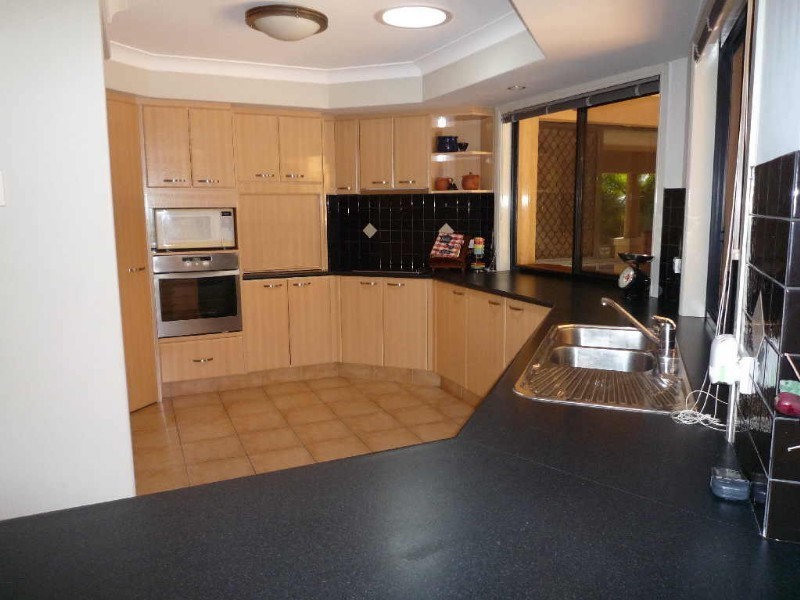 109 Arun Drive, Arundel QLD 4214