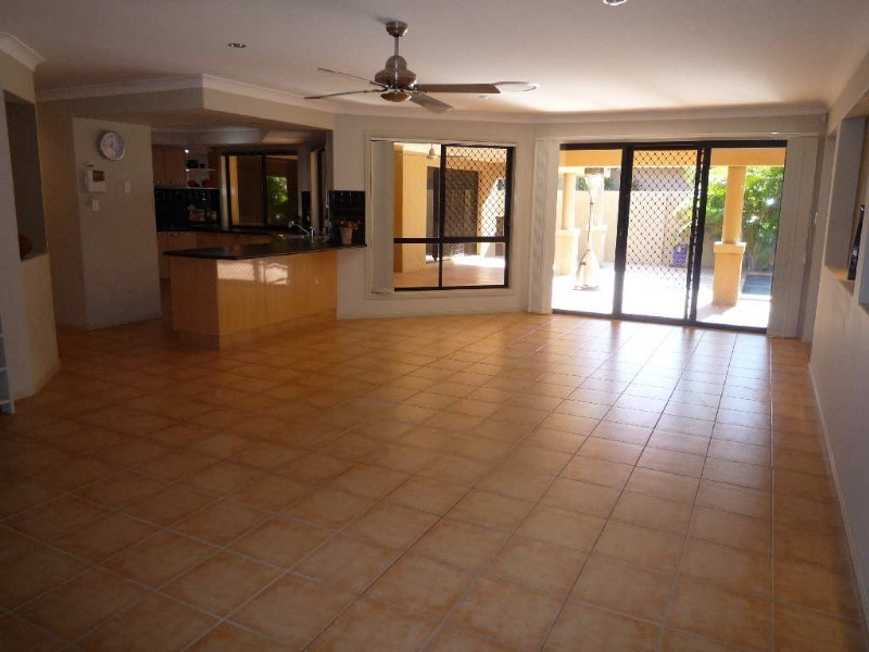 109 Arun Drive, Arundel QLD 4214