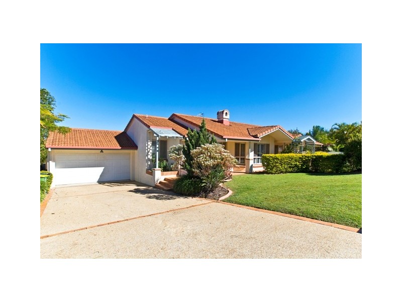 18 Chichester Drive, Arundel QLD 4214
