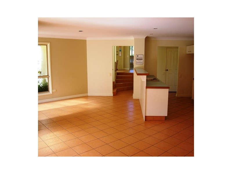 18 Chichester Drive, Arundel QLD 4214