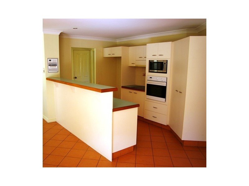 18 Chichester Drive, Arundel QLD 4214