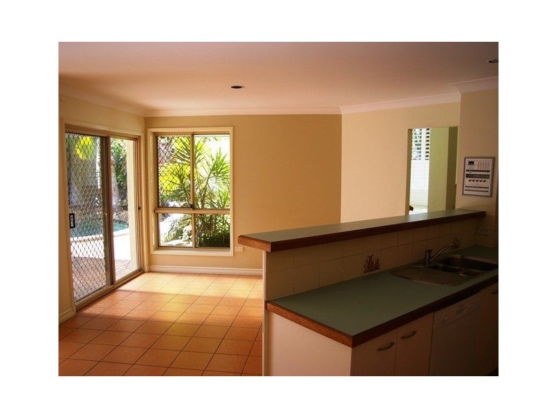 18 Chichester Drive, Arundel QLD 4214