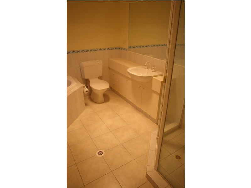 18 Chichester Drive, Arundel QLD 4214