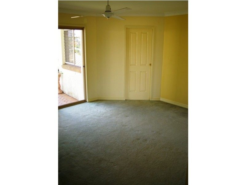 18 Chichester Drive, Arundel QLD 4214