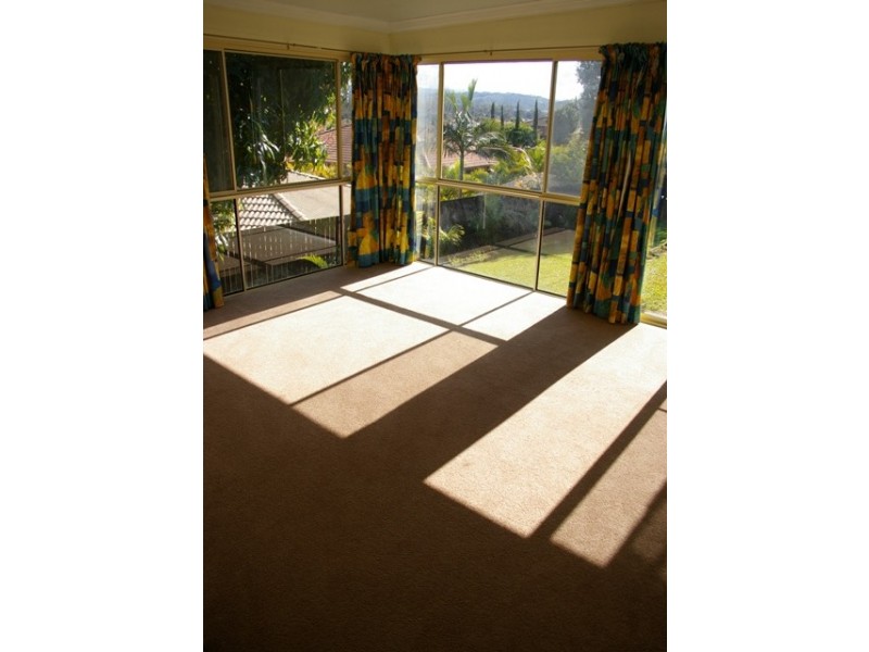 18 Chichester Drive, Arundel QLD 4214