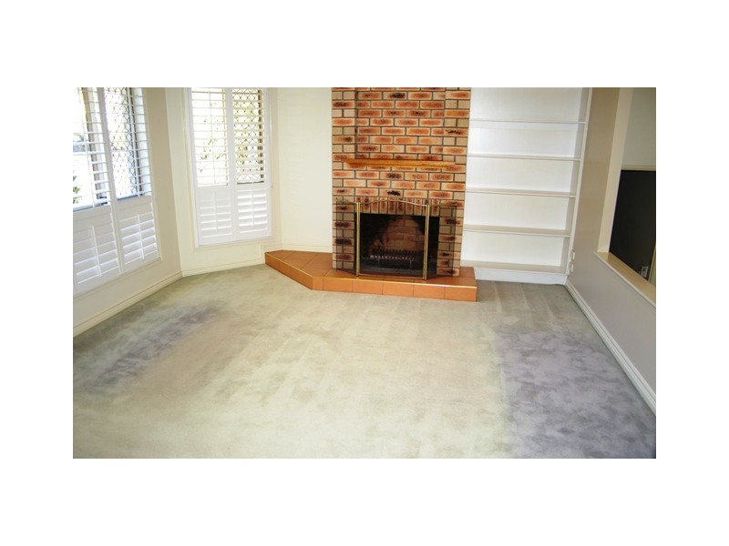 18 Chichester Drive, Arundel QLD 4214