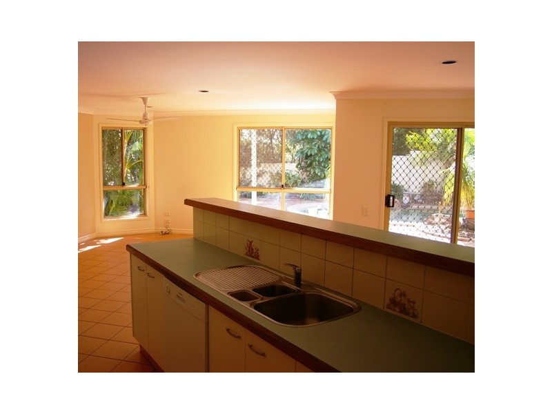 18 Chichester Drive, Arundel QLD 4214