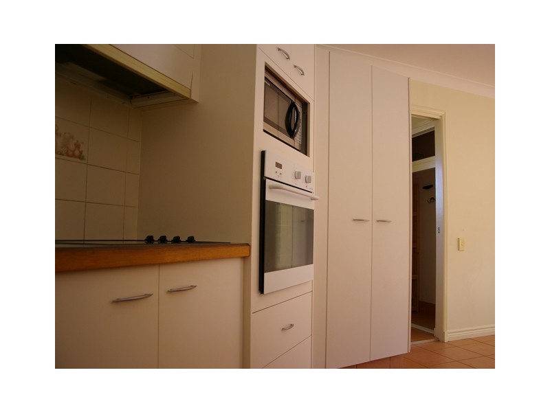 18 Chichester Drive, Arundel QLD 4214