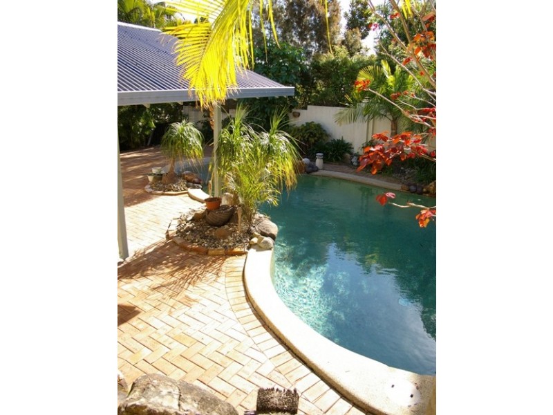 18 Chichester Drive, Arundel QLD 4214