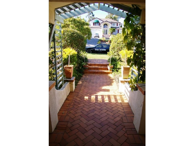 18 Chichester Drive, Arundel QLD 4214