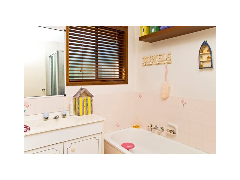 5 Cambridge Court, Carrara QLD 4211