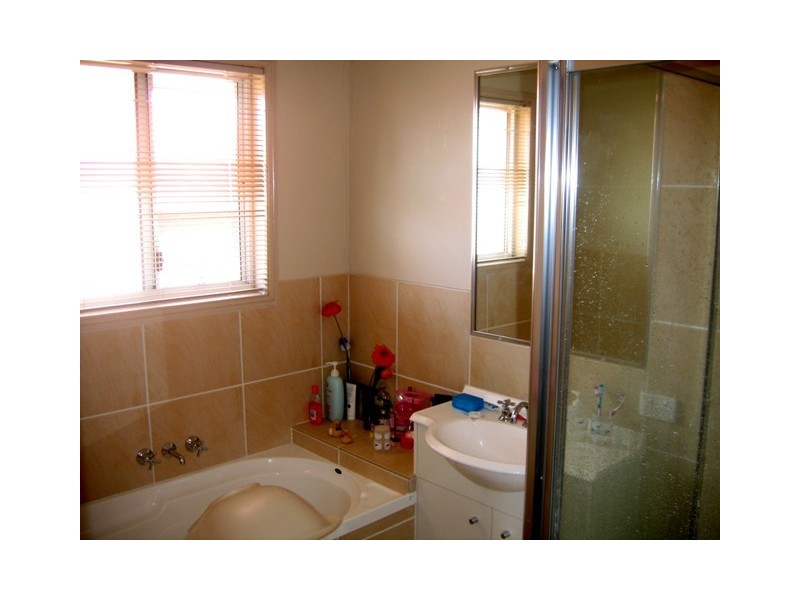 1 Coelia Court, Carrara QLD 4211