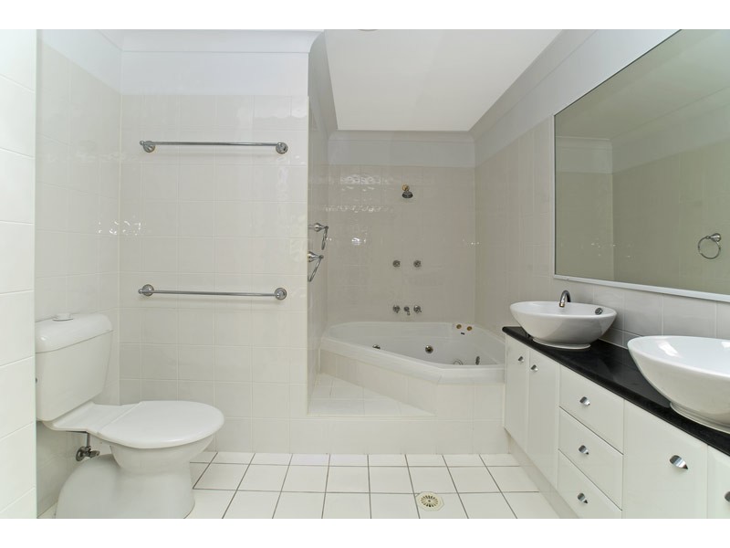 24/2 Ridgeline Way, Highland Park QLD 4211