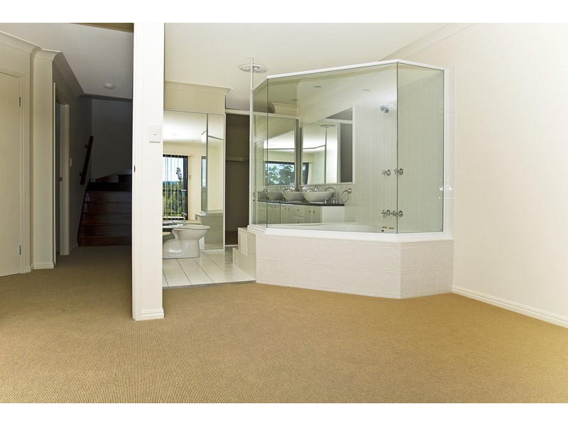 15/2 Ridgeline Way, Highland Park QLD 4211