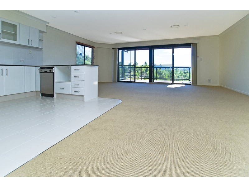 16/2 Ridgeline Way, Highland Park QLD 4211