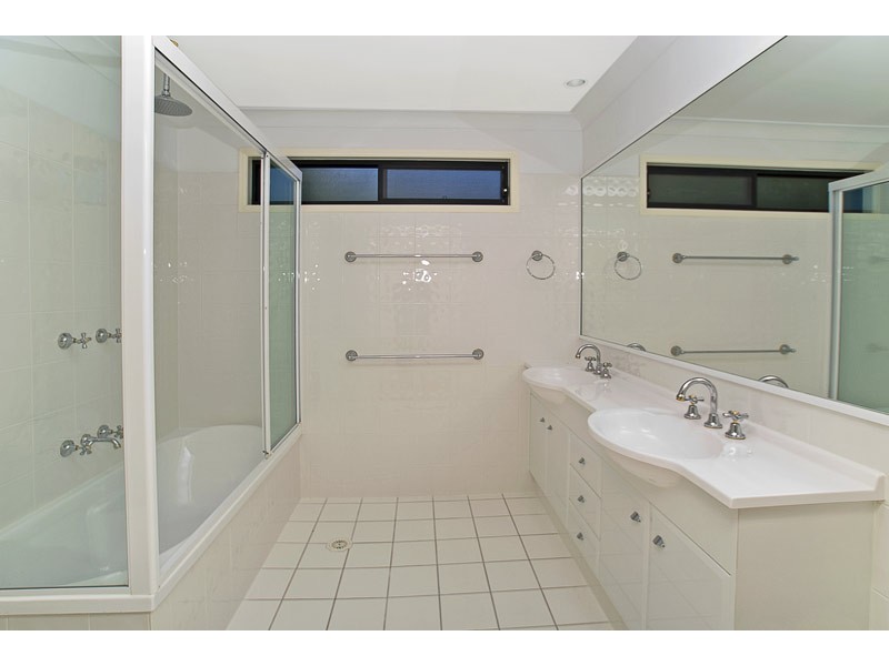 16/2 Ridgeline Way, Highland Park QLD 4211