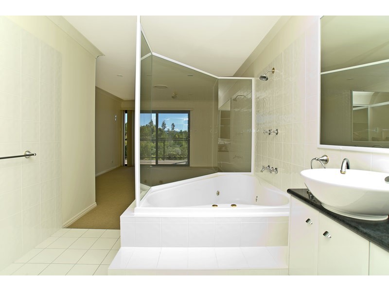 16/2 Ridgeline Way, Highland Park QLD 4211