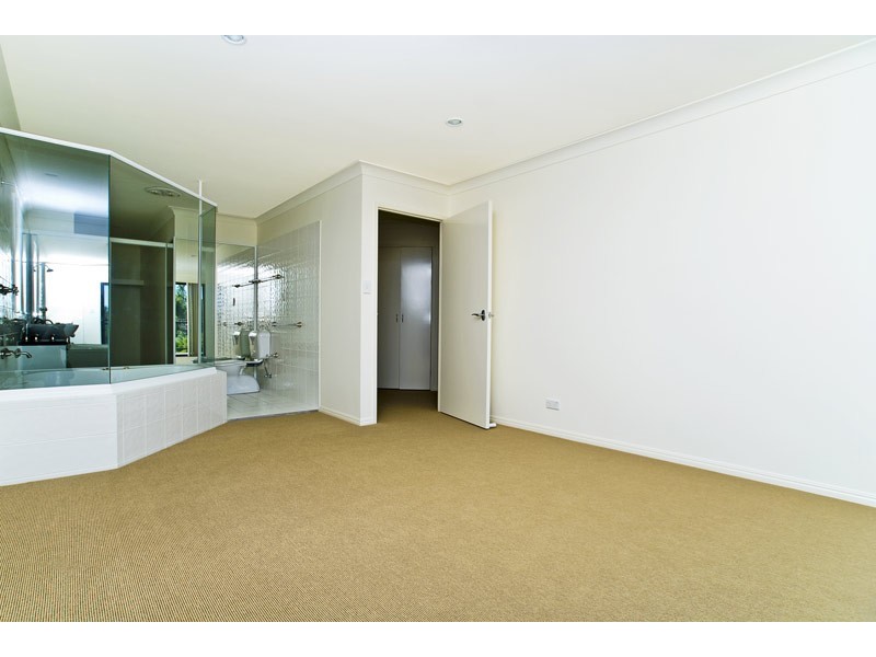 16/2 Ridgeline Way, Highland Park QLD 4211