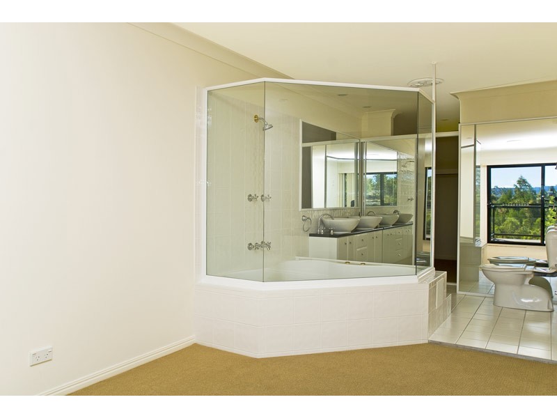 16/2 Ridgeline Way, Highland Park QLD 4211