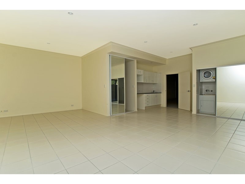 23/2 Ridgeline Way, Highland Park QLD 4211