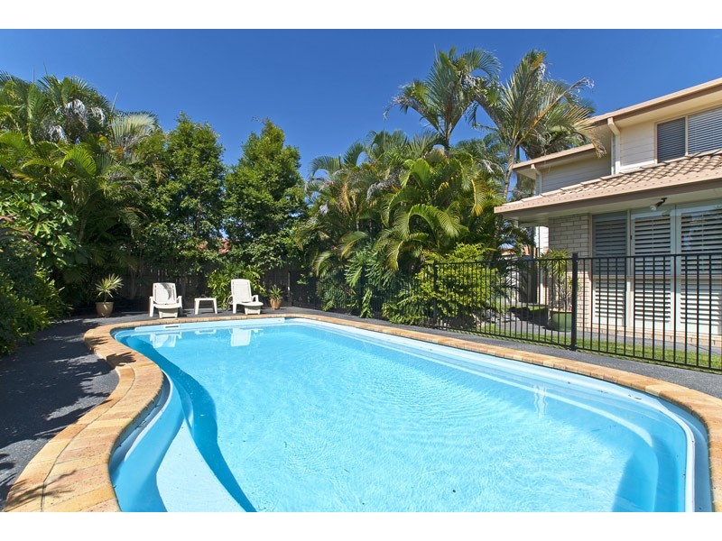 9 Elsemore Court, Carrara QLD 4211