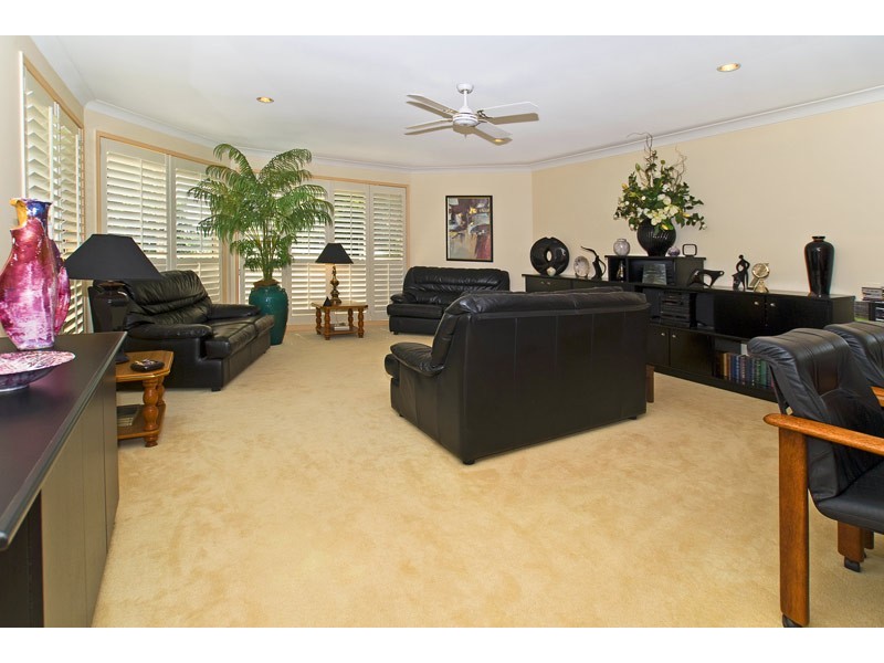 9 Elsemore Court, Carrara QLD 4211