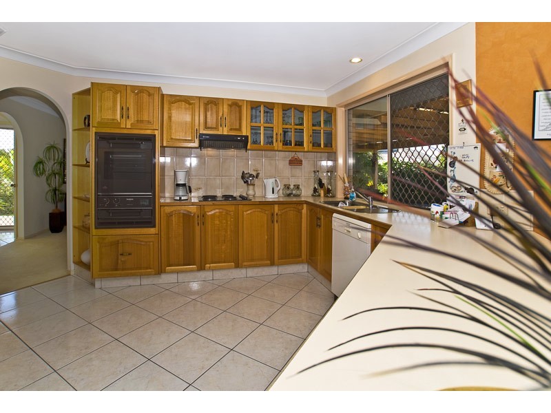 9 Elsemore Court, Carrara QLD 4211