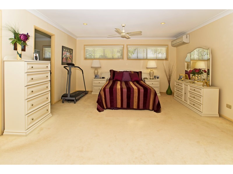 9 Elsemore Court, Carrara QLD 4211
