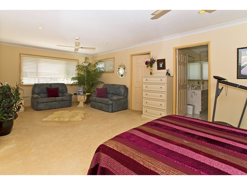 9 Elsemore Court, Carrara QLD 4211