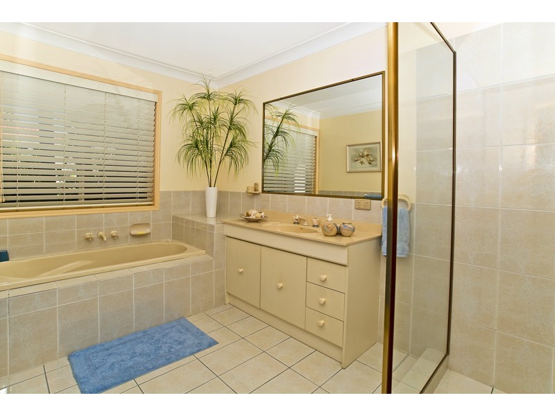 9 Elsemore Court, Carrara QLD 4211