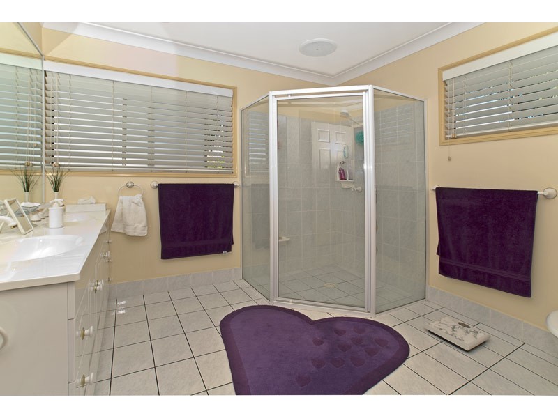 9 Elsemore Court, Carrara QLD 4211