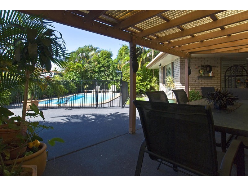 9 Elsemore Court, Carrara QLD 4211