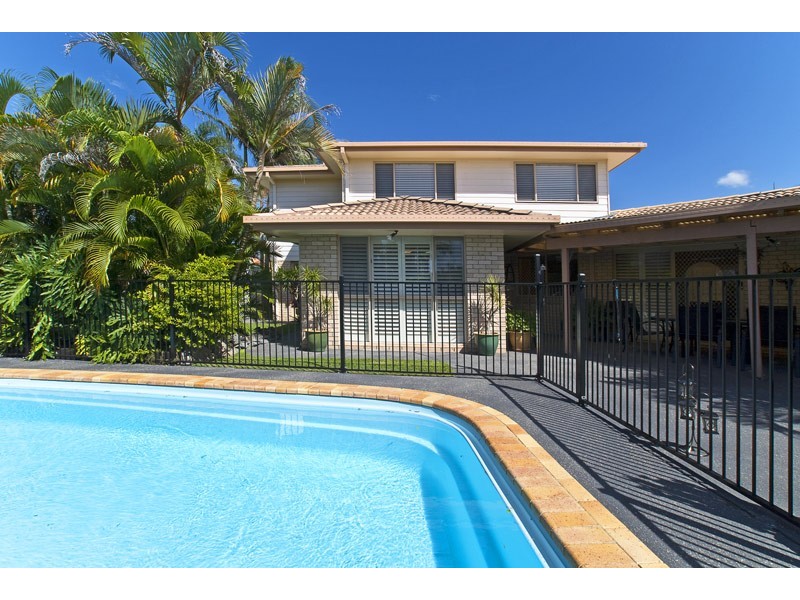 9 Elsemore Court, Carrara QLD 4211