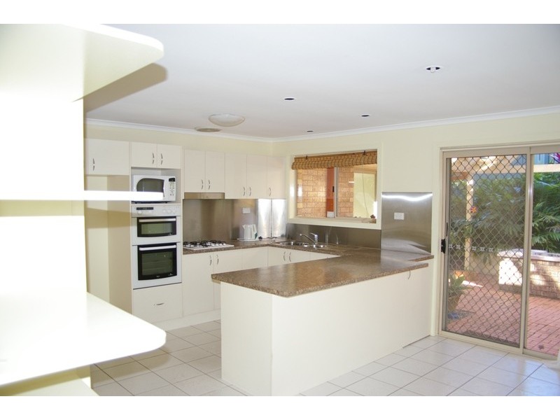 5 Bradstone Road, Carrara QLD 4211