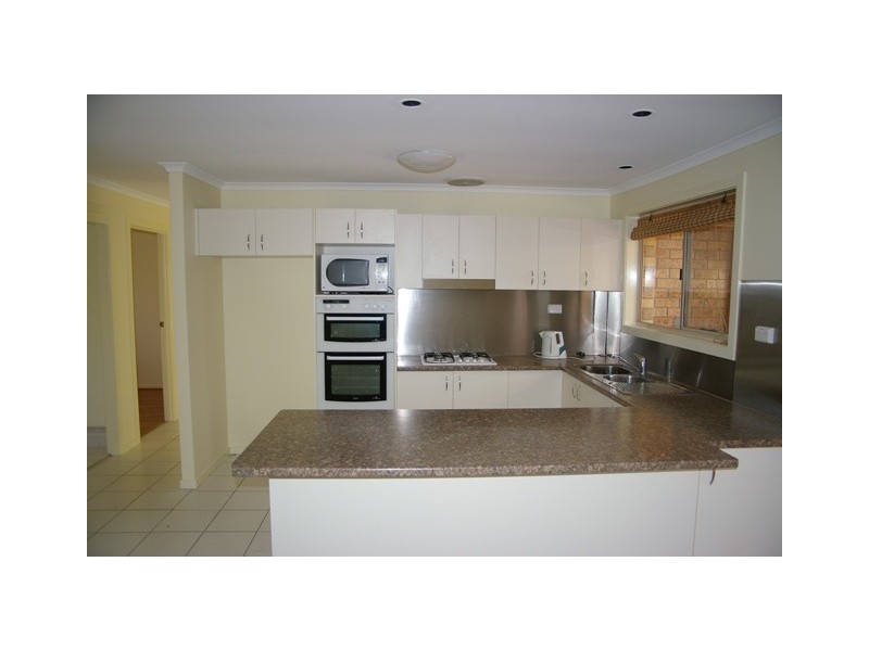 5 Bradstone Road, Carrara QLD 4211