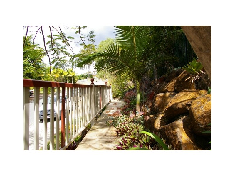 10 Paddington Drive, Carrara QLD 4211