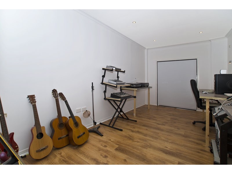 25 Bradstone Road, Carrara QLD 4211