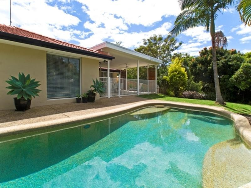 6 Cambridge Court, Carrara QLD 4211
