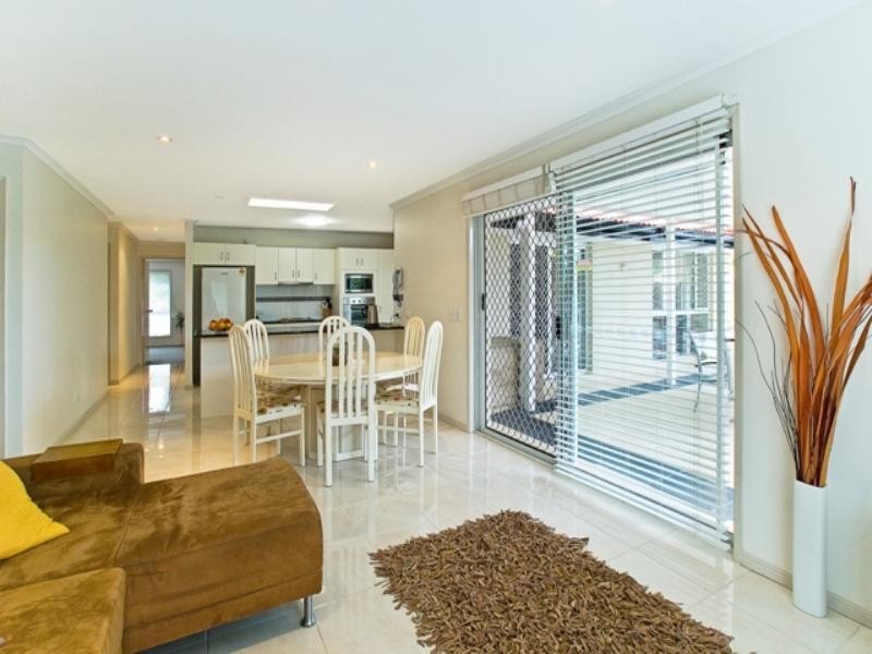 6 Cambridge Court, Carrara QLD 4211